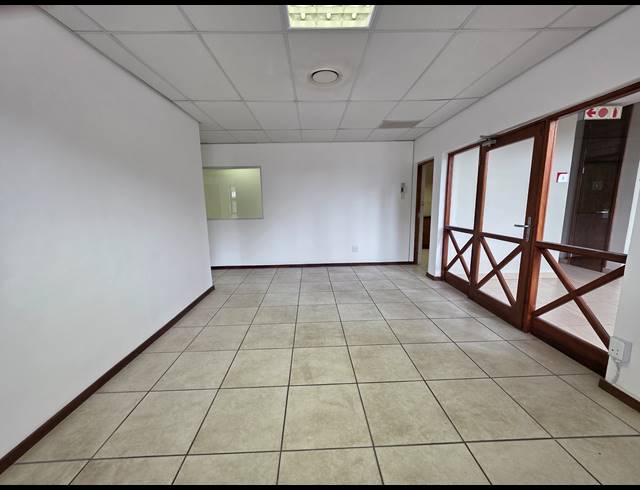 172M² OFFICE TO LET IN HONEYDEW